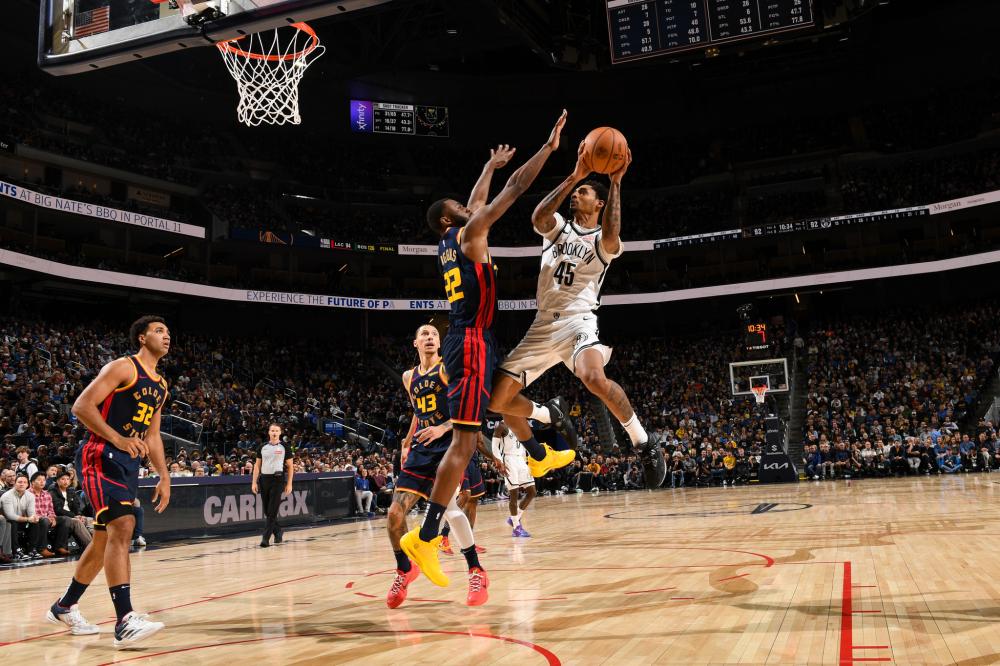 的篮球场上 的篮球场上