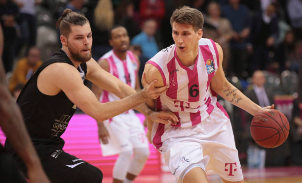 他们依然稳 他们依然稳