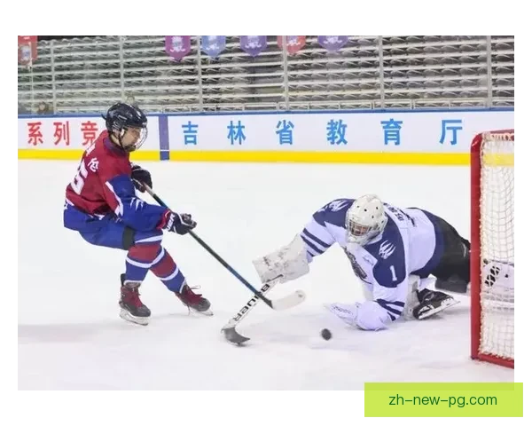 激烈角逐！冰球联赛卫冕争霸战